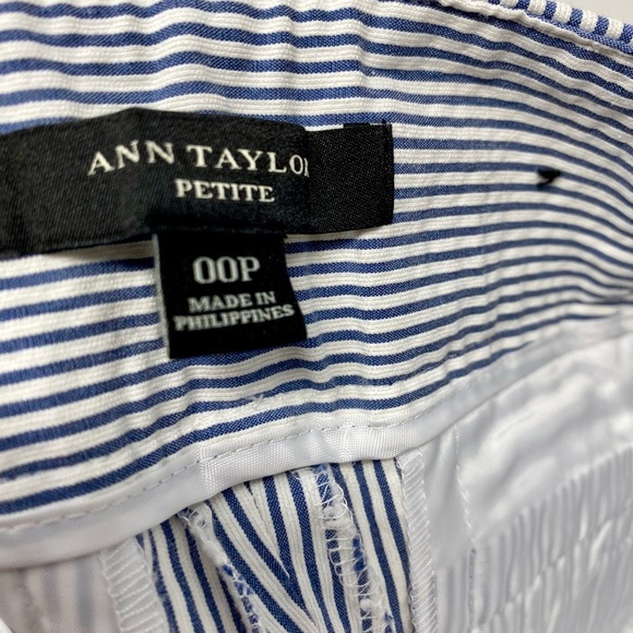 Women’s Ann Taylor Blue and White Flat Front Seersucker Shorts - Picture 6 of 7